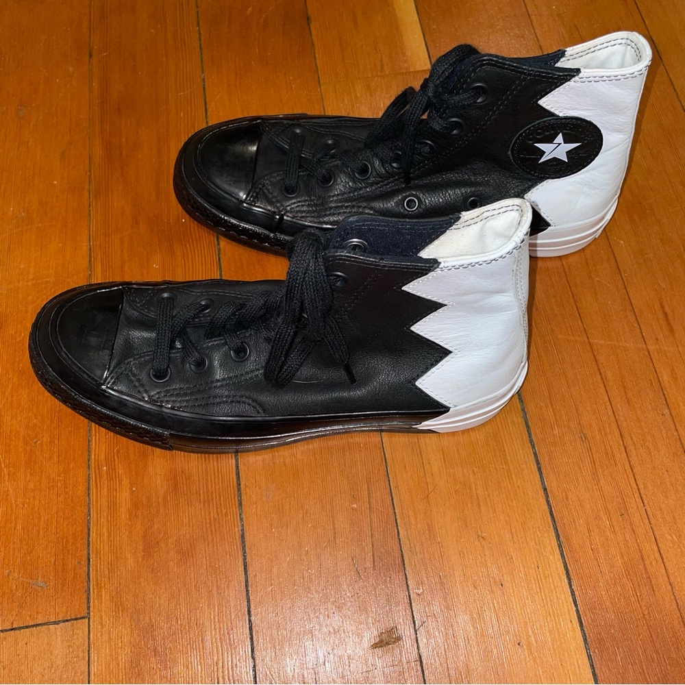 SOLD Funky Black & White Zig-Zag Chuck 70s